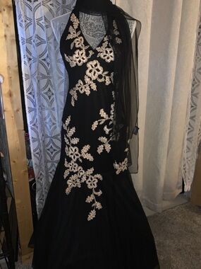 Stunning Gown by Xscape•Size 4•NWT!